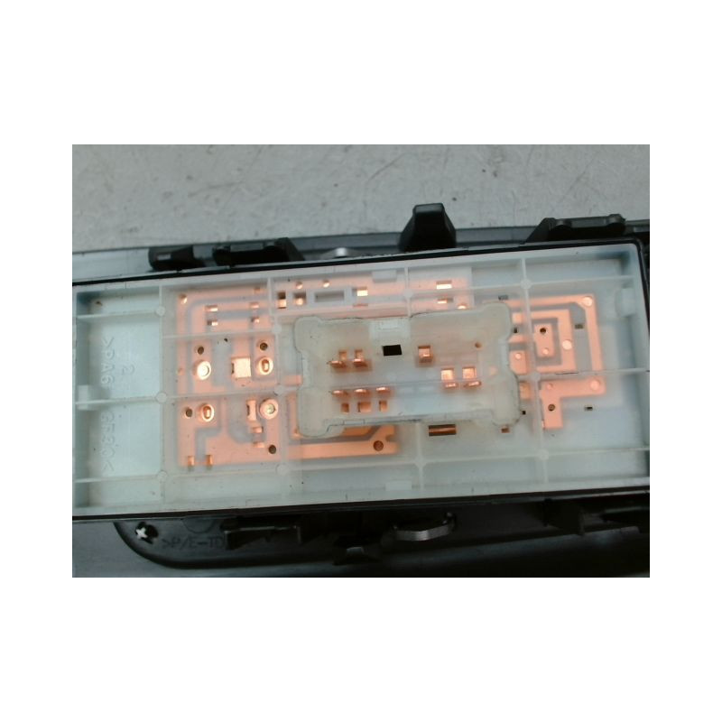 COMMANDE LEVE-GLACE PORTE AVD NISSAN MICRA 2009-
