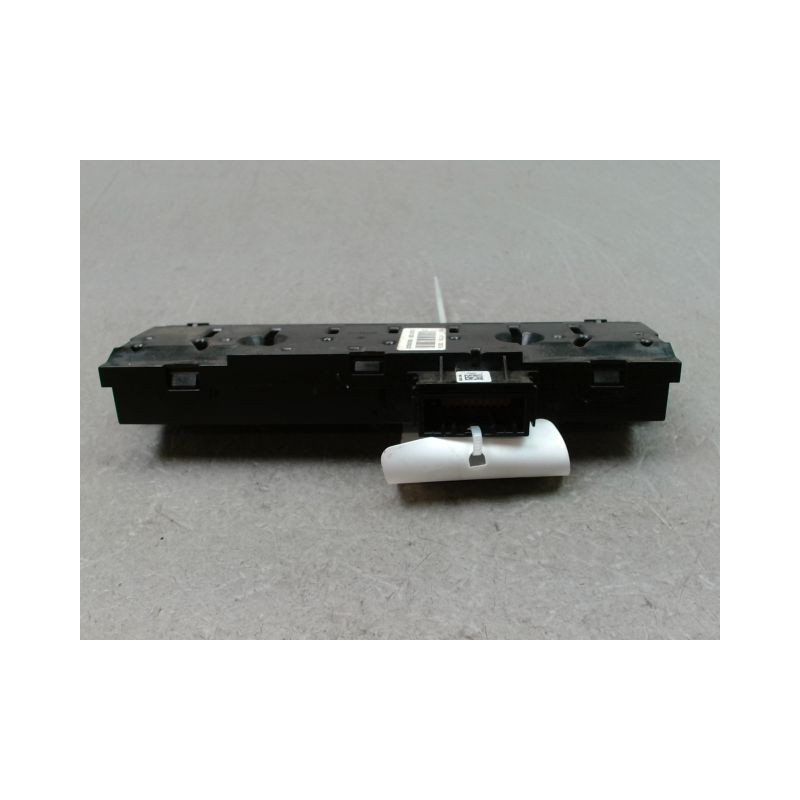 BOUTON DE WARNING DACIA DUSTER 2010-