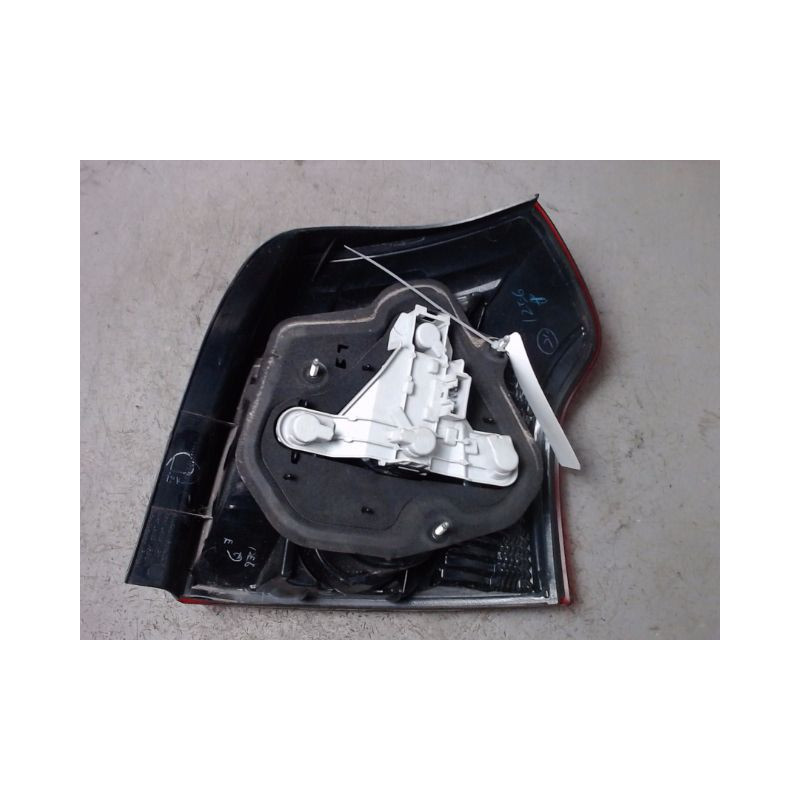 FEU ARRIERE GAUCHE  TOYOTA COROLLA 2004-