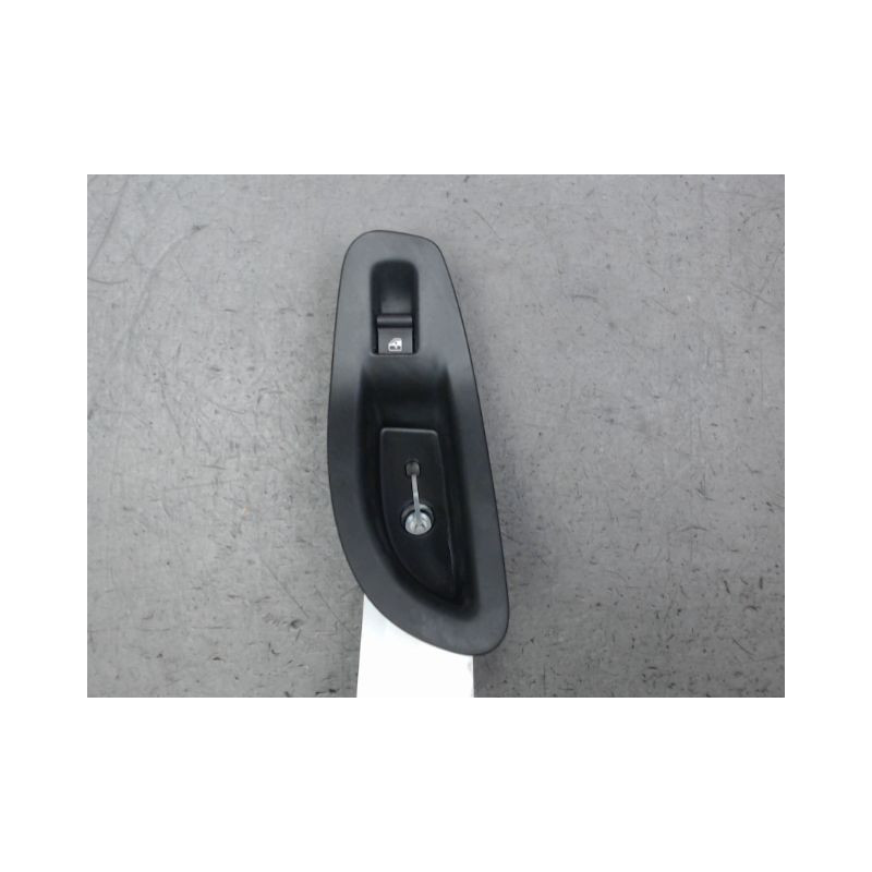 COMMANDE LEVE-GLACE PORTE ARD FIAT 500X