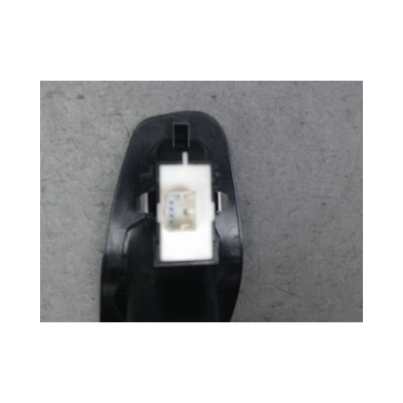 COMMANDE LEVE-GLACE PORTE ARD FIAT 500X