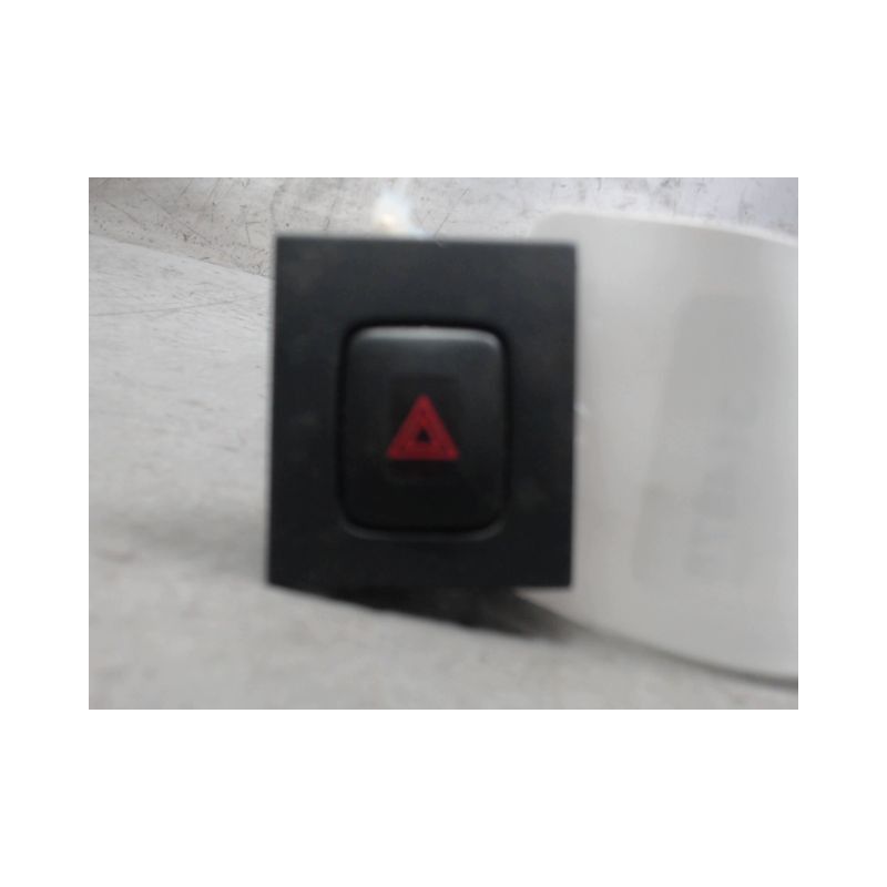 BOUTON DE WARNING VOLVO XC70
