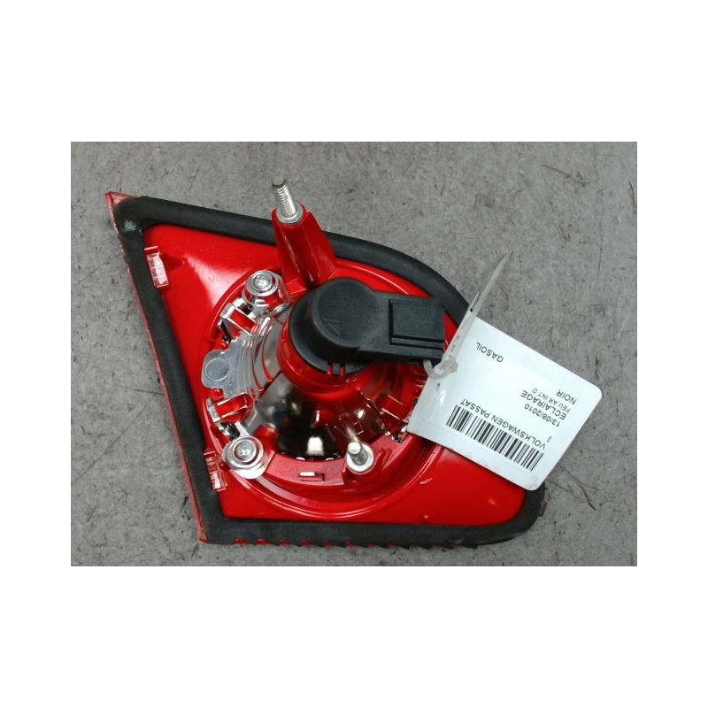 FEU ARRIERE INTERIEUR DROIT VOLKSWAGEN PASSAT 2005-