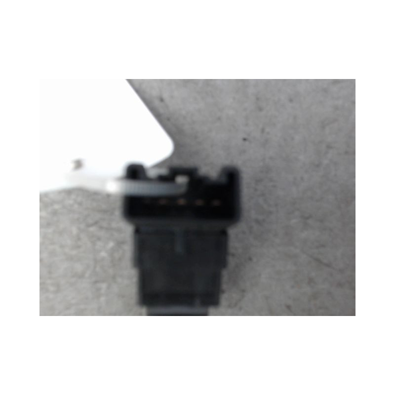 COMMANDE LEVE-GLACE PORTE AVD SUZUKI SWIFT