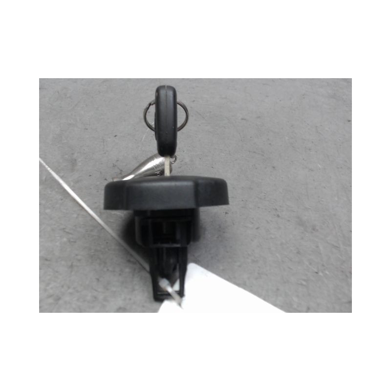 BOUCHON RESERVOIR A CARBURANT PEUGEOT 5008 2009-