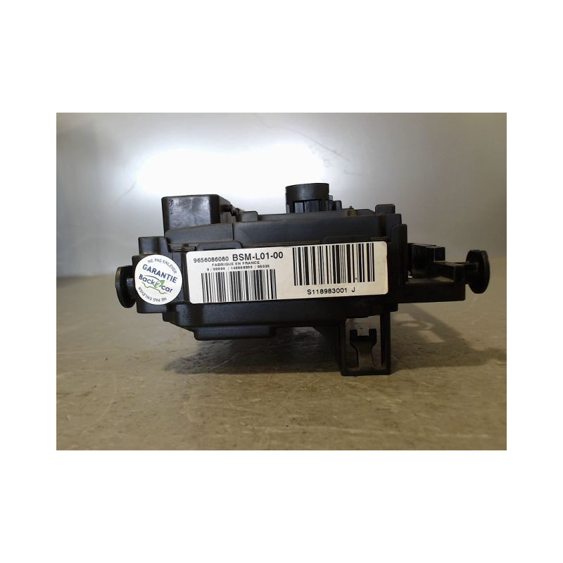 BOITE A FUSIBLES PEUGEOT 407
