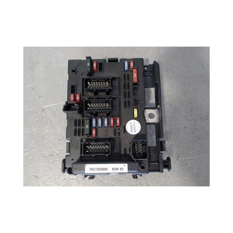 BOITE A FUSIBLES PEUGEOT 206
