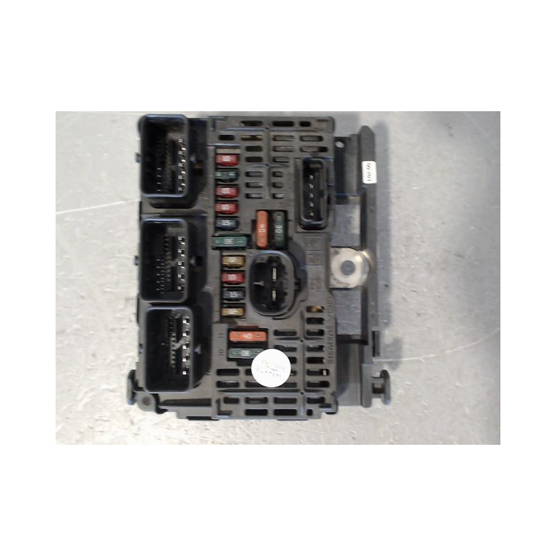 BOITE A FUSIBLES PEUGEOT 407