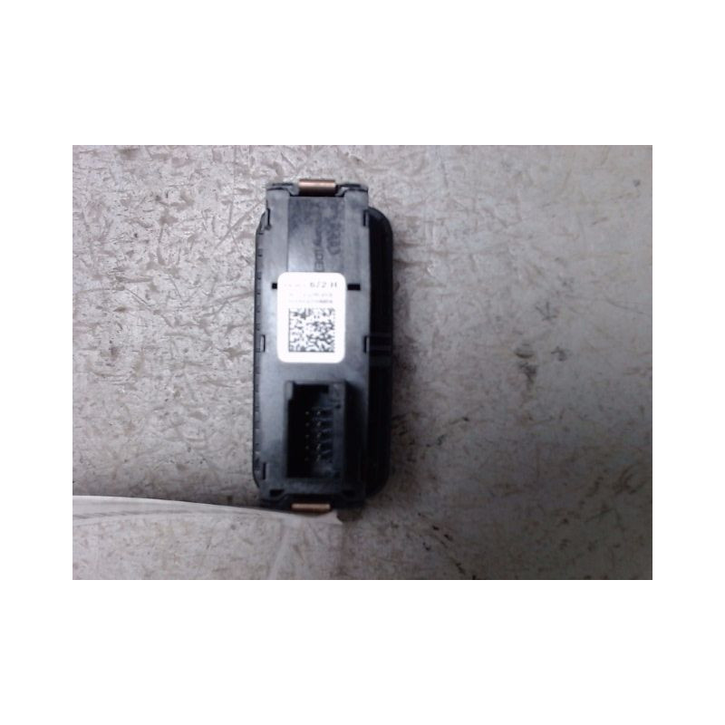 BOUTON DE WARNING AUDI A1