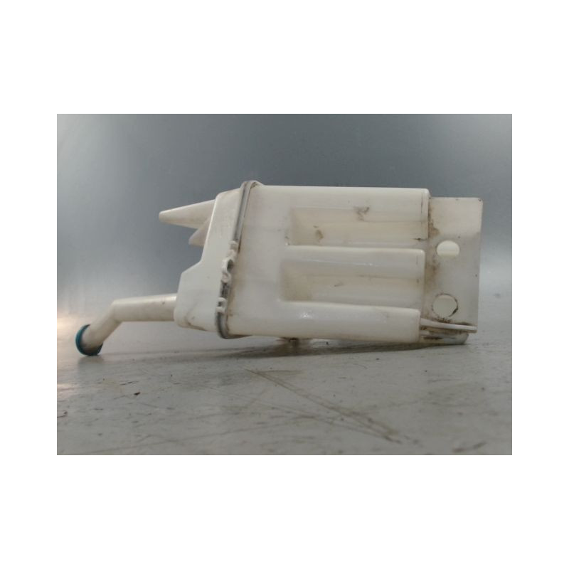 RESERVOIR LAVE-GLACE AVANT TOYOTA AVENSIS 2003-