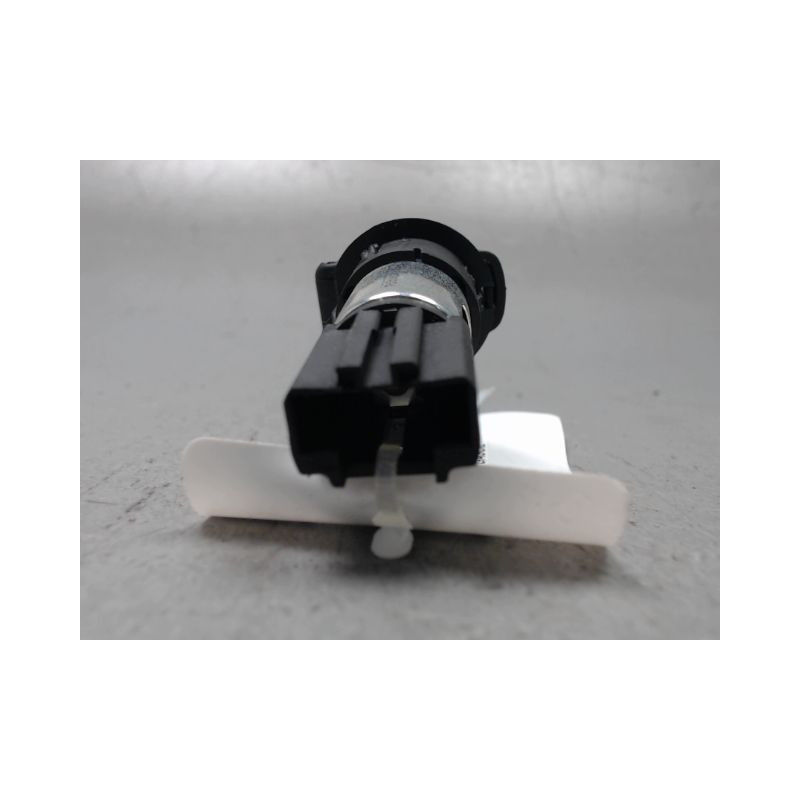 PRISE 12V AV PEUGEOT 208