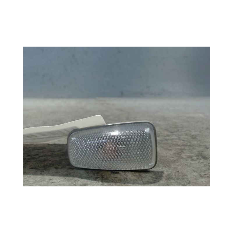 REPETITEUR AILE DROIT PEUGEOT 406 BREAK 99-04