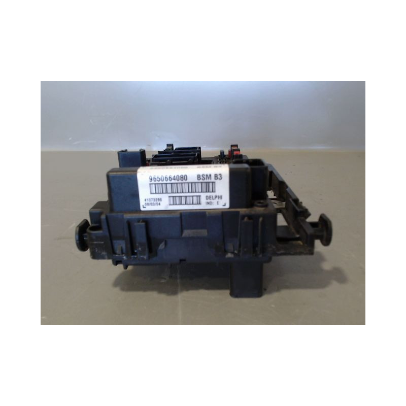 BOITE A FUSIBLES PEUGEOT 206 3P