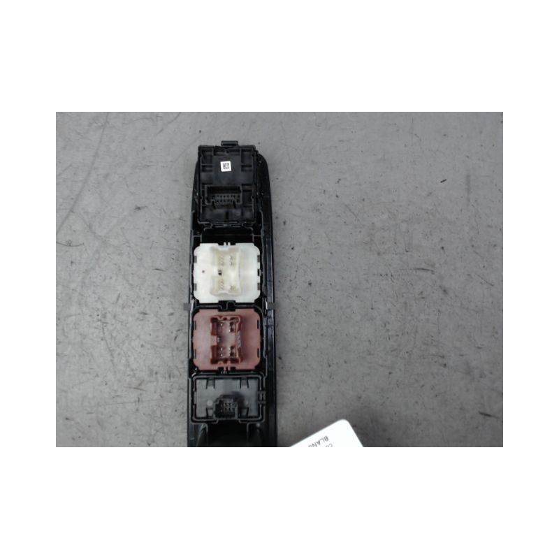 COMMANDE LEVE-GLACE PORTE AVG DACIA SANDERO