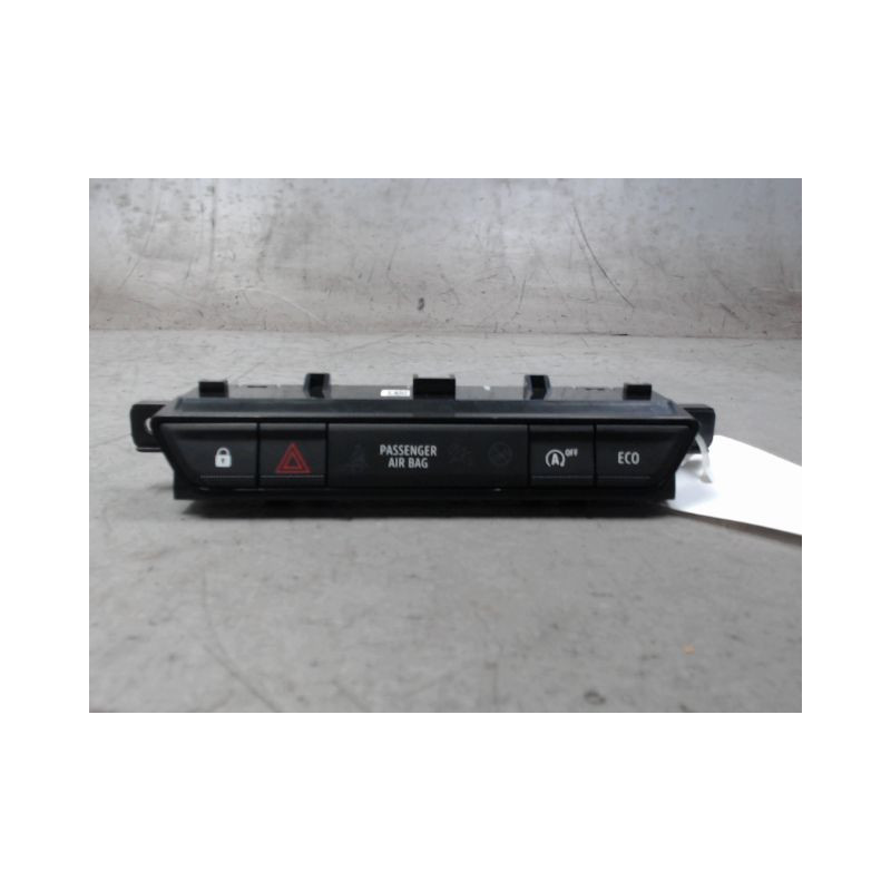 BOUTON DE WARNING DACIA SANDERO