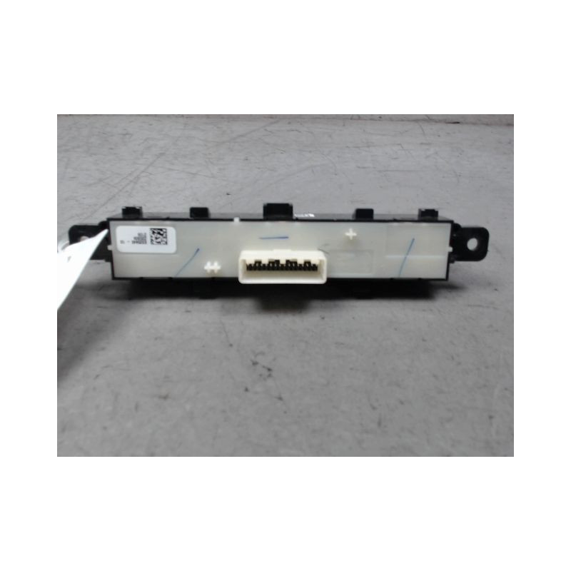 BOUTON DE WARNING DACIA SANDERO