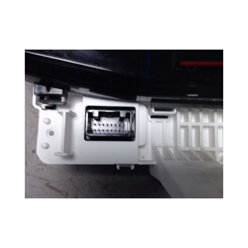 BLOC COMPTEURS TOYOTA YARIS II 2010-