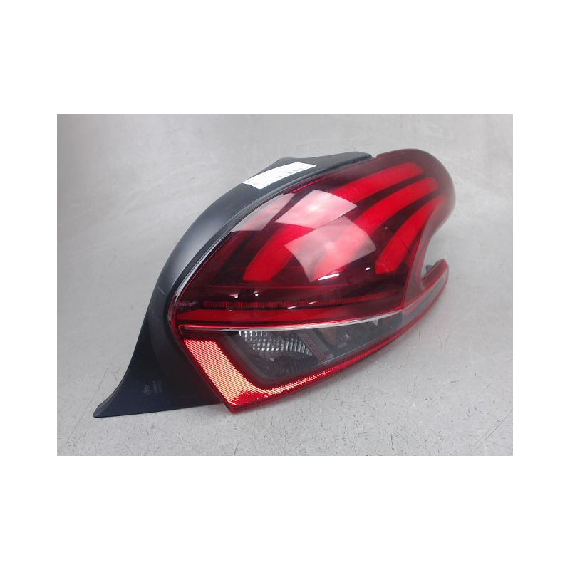 FEU ARRIERE DROIT PEUGEOT 208