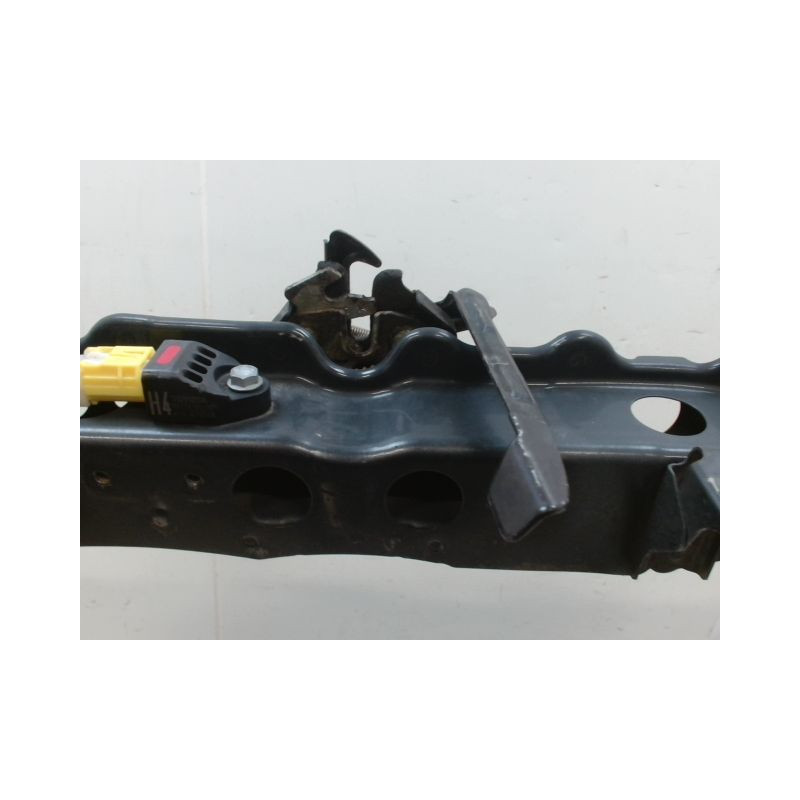 TRAVERSE SUPERIEURE ARMATURE AVANT TOYOTA YARIS II 2010-
