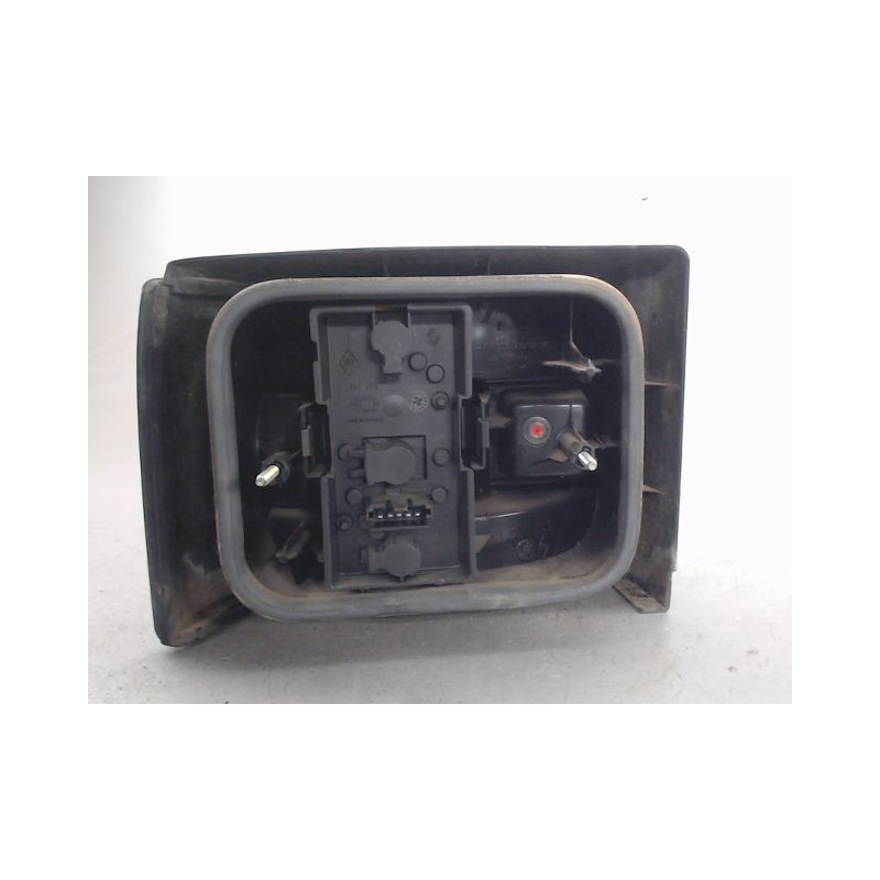 FEU ARRIERE DROIT RENAULT R19