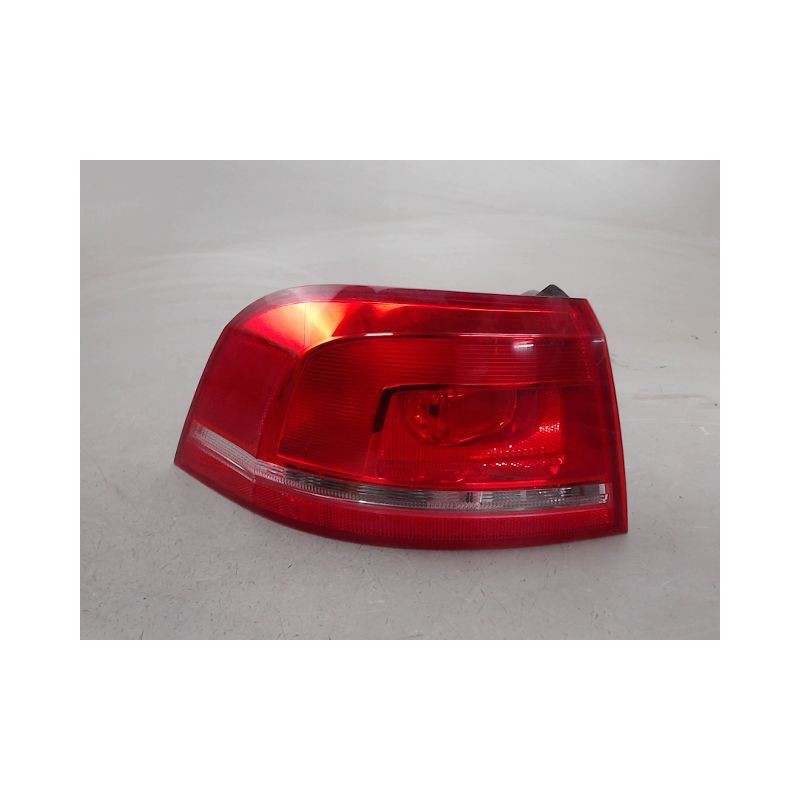 FEU ARRIERE GAUCHE  VOLKSWAGEN PASSAT