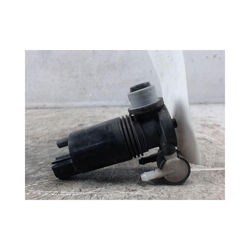 POMPE LAVE-GLACE AVANT FORD FIESTA 2010-