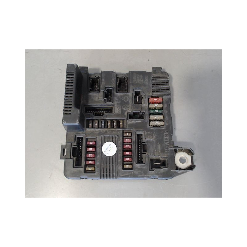 BOITE A FUSIBLES RENAULT MEGANE