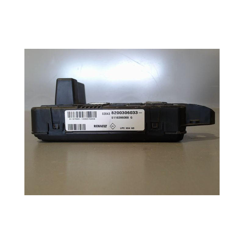 BOITE A FUSIBLES RENAULT MEGANE