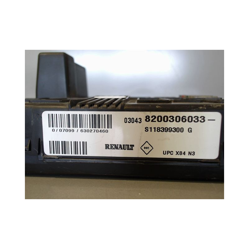 BOITE A FUSIBLES RENAULT MEGANE