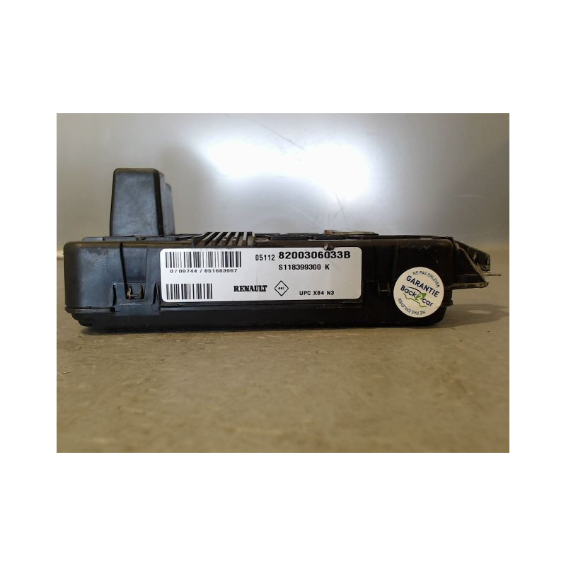BOITE A FUSIBLES RENAULT MEGANE