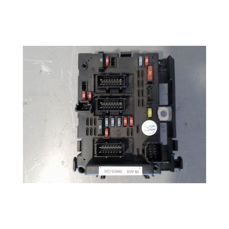 BOITE A FUSIBLES PEUGEOT 206