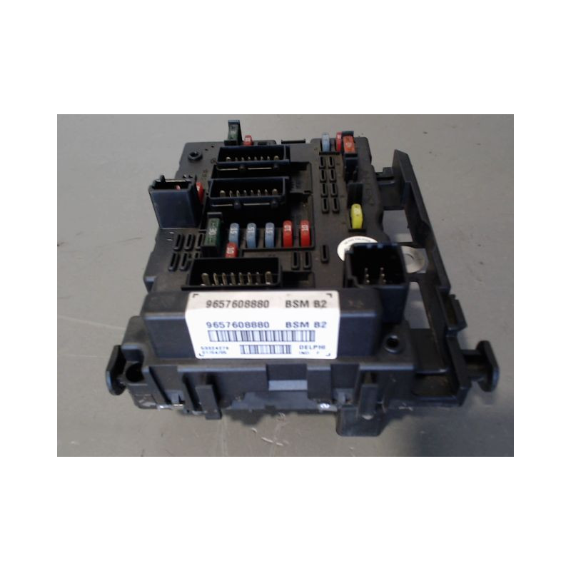 BOITE A FUSIBLES PEUGEOT 206
