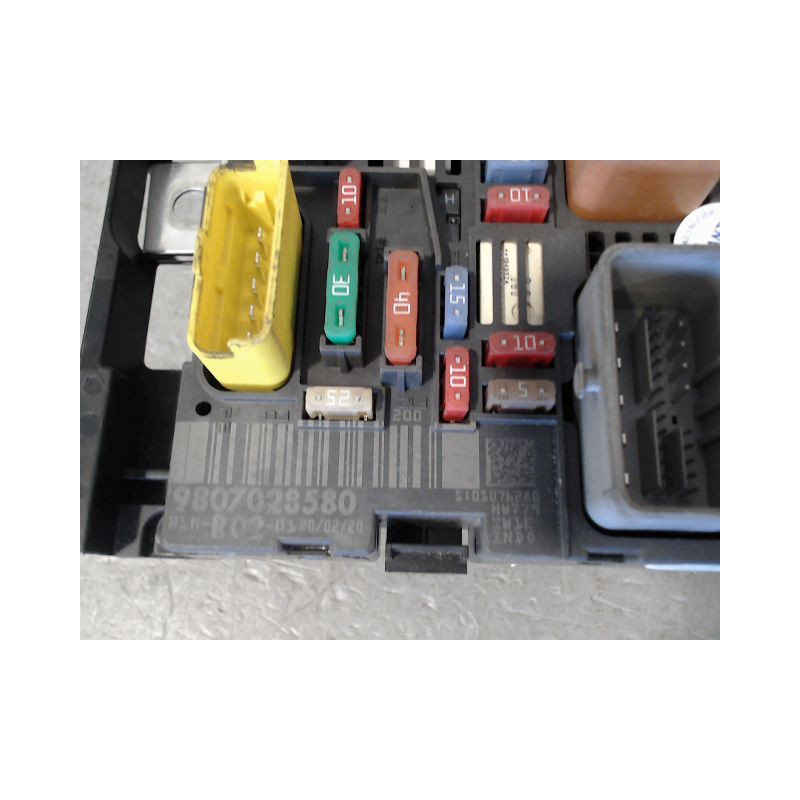 BOITE A FUSIBLES PEUGEOT 407