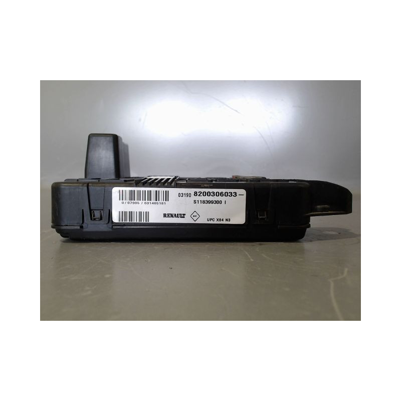 BOITE A FUSIBLES RENAULT MEGANE