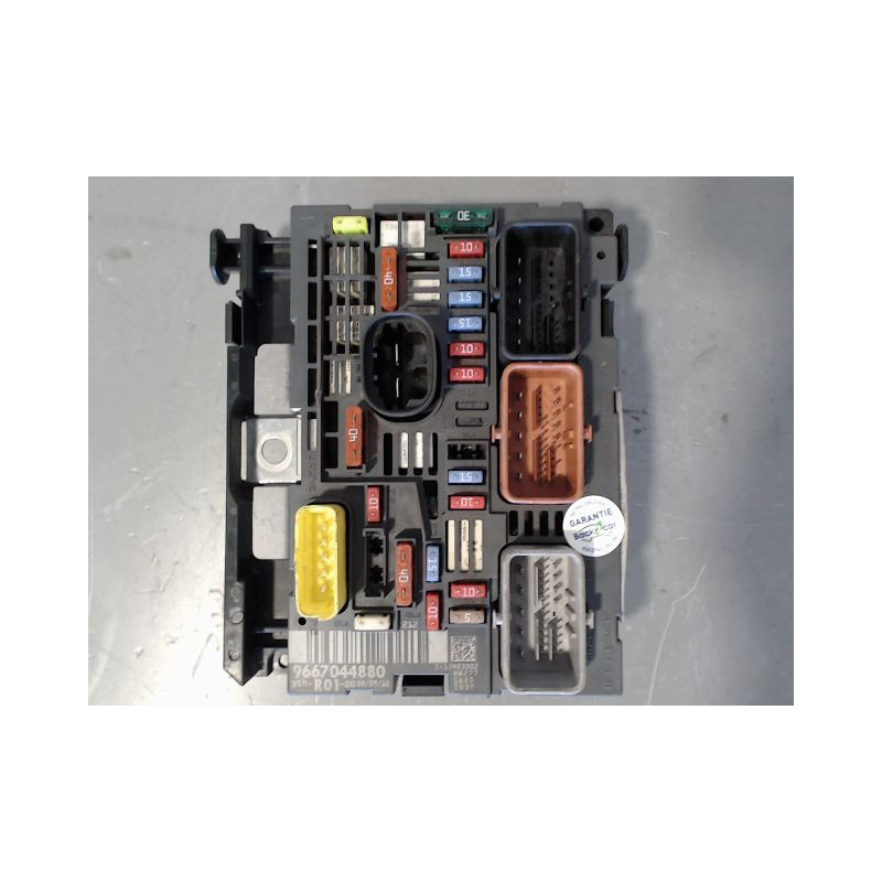BOITE A FUSIBLES CITROEN C4