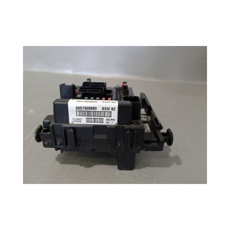 BOITE A FUSIBLES PEUGEOT 307