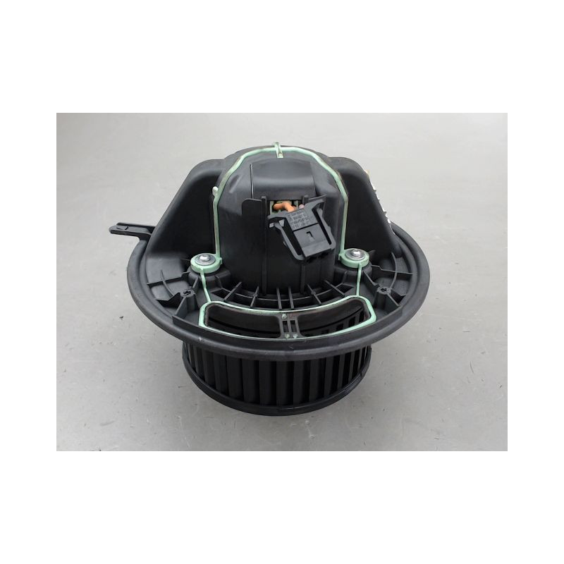 MOTEUR VENTILATEUR CHAUFFAGE B.M.W. SERIE 1