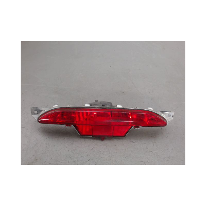 FEU BROUILLARD CENTRAL ARRIERE PEUGEOT 208