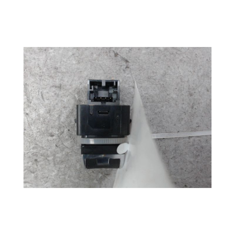 COMMANDE LEVE-GLACE PORTE AVD AUDI A3