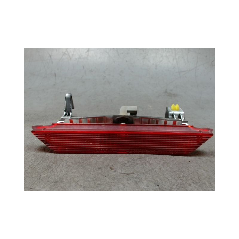 FEUX STOP SUPPLEMENTAIRE TOYOTA YARIS -2003
