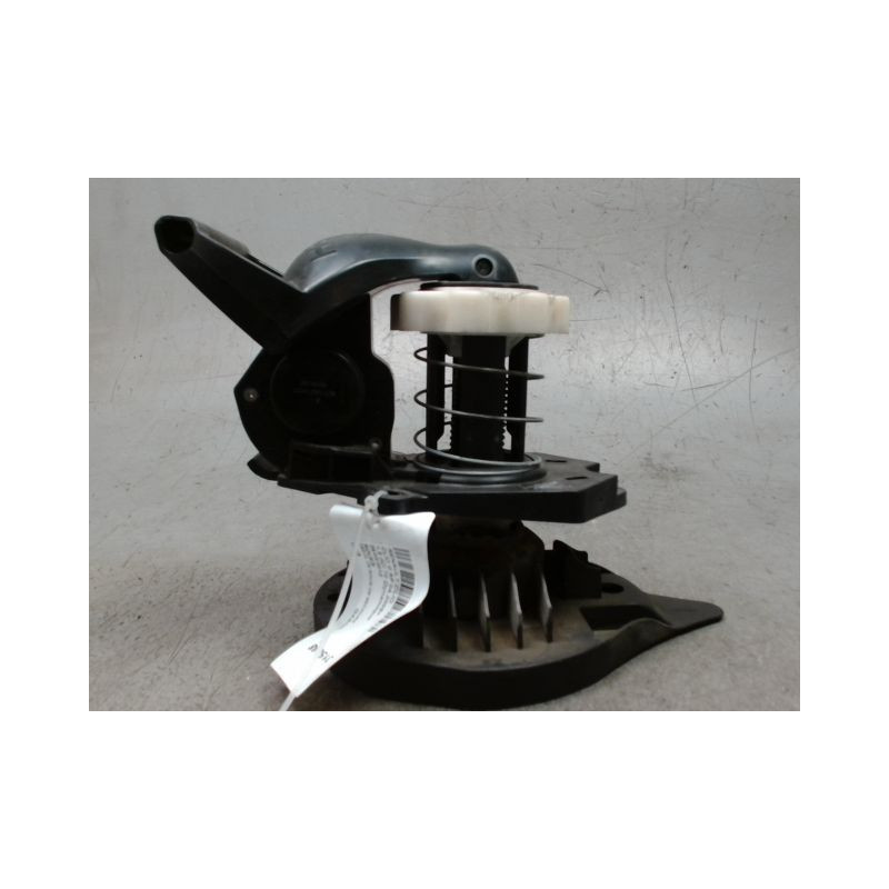 TREUIL DE ROUE DE SECOURS RENAULT CLIO III 2009-