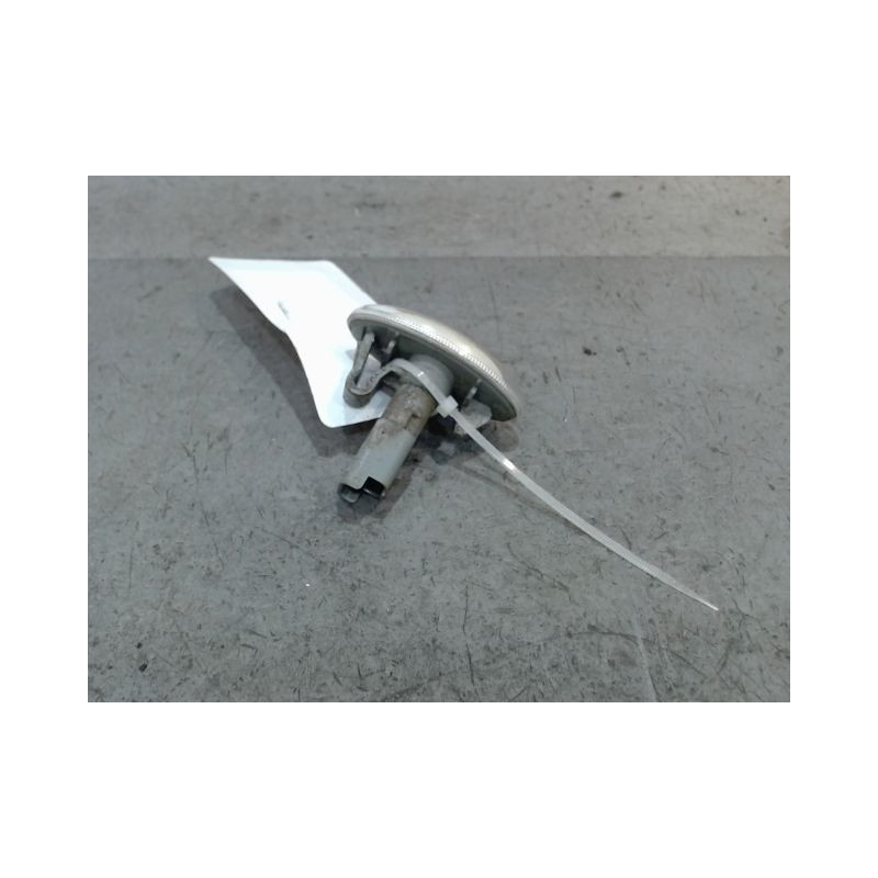 REPETITEUR AILE DROIT PEUGEOT 107