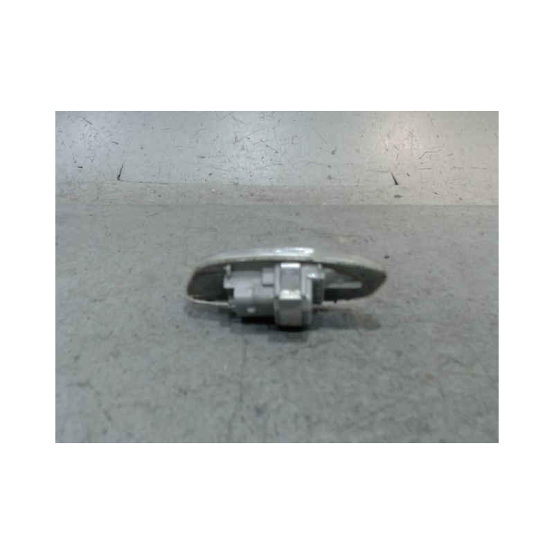 REPETITEUR RETROVISEUR DROIT PEUGEOT 308