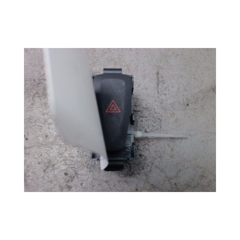 BOUTON DE WARNING DACIA SANDERO