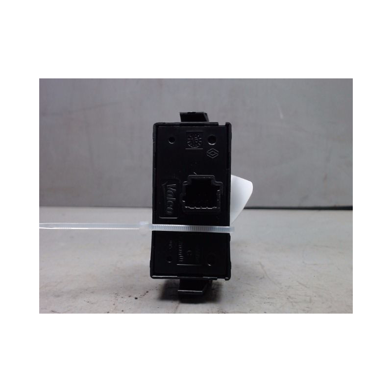 BOUTON DE WARNING DACIA SANDERO