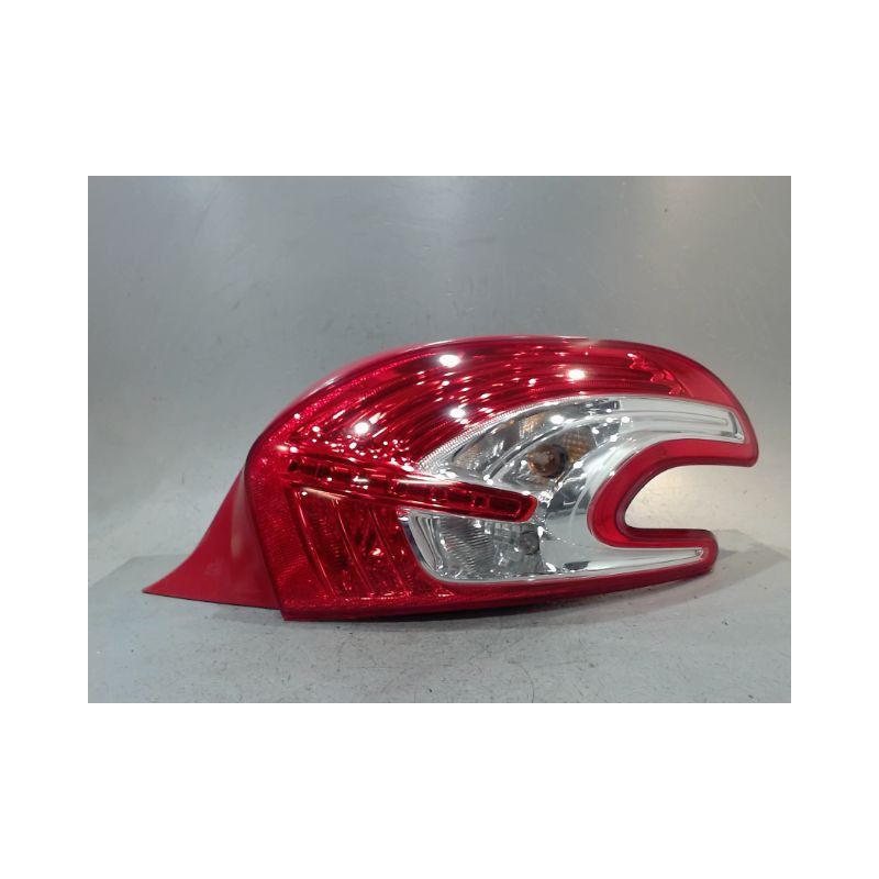 FEU ARRIERE DROIT PEUGEOT 208