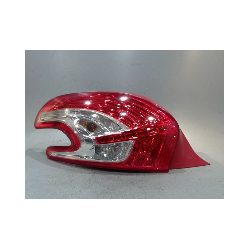 FEU ARRIERE GAUCHE  PEUGEOT 208