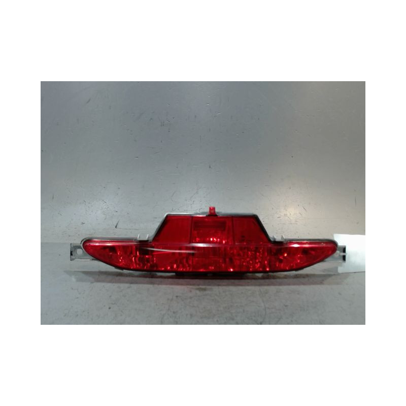 FEU BROUILLARD CENTRAL ARRIERE PEUGEOT 208