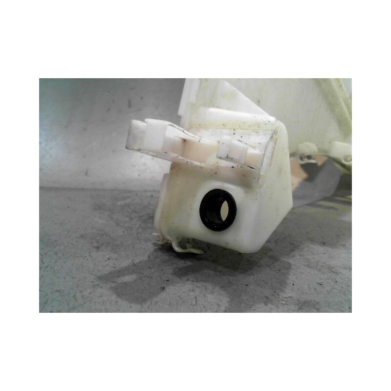 RESERVOIR LAVE-GLACE AVANT PEUGEOT 5008
