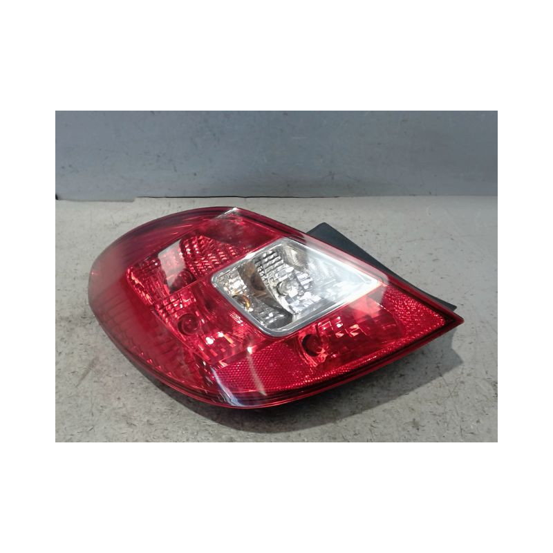 FEU ARRIERE GAUCHE  OPEL CORSA 2010-